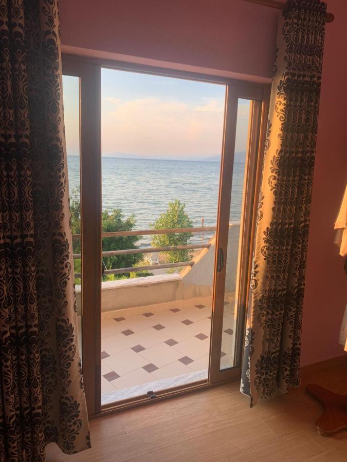Vila Deni Tushemisht Exteriér fotografie