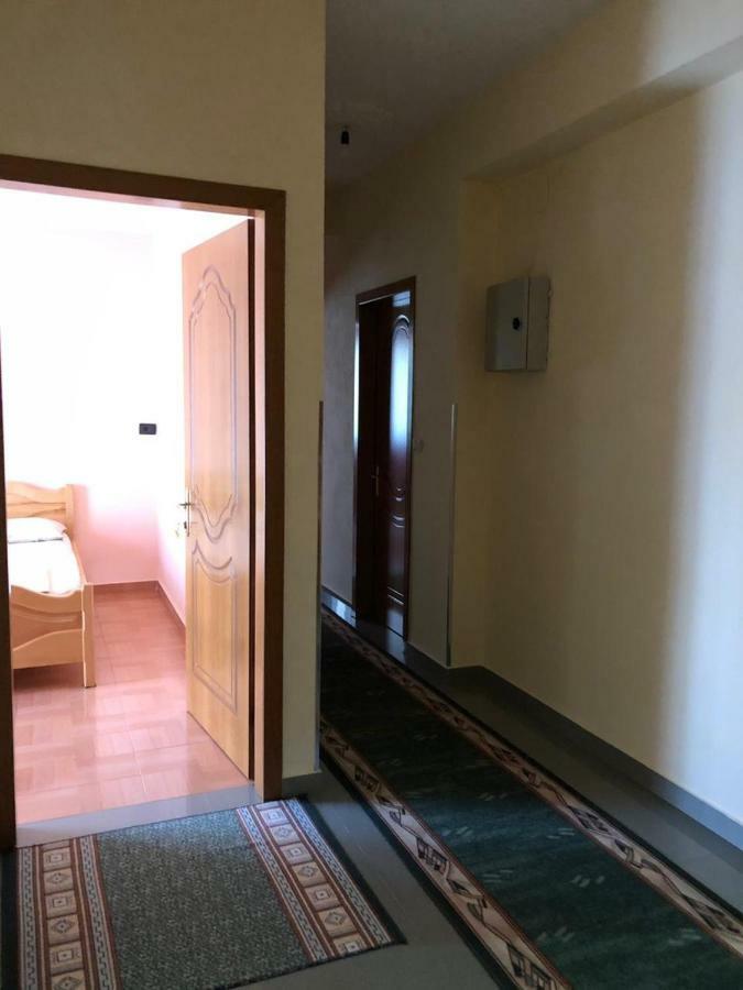 Vila Deni Tushemisht Exteriér fotografie